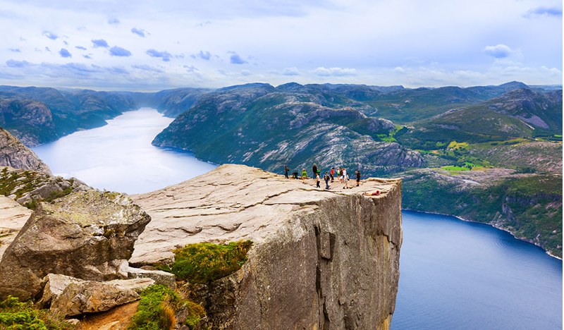 صخره شگفت انگیز پریکستولن  در نروژ
