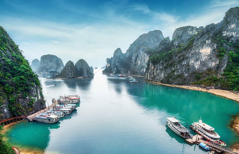 غارهای خلیج هالونگ در ویتنام
