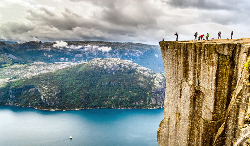 صخره شگفت انگیز پریکستولن  در نروژ