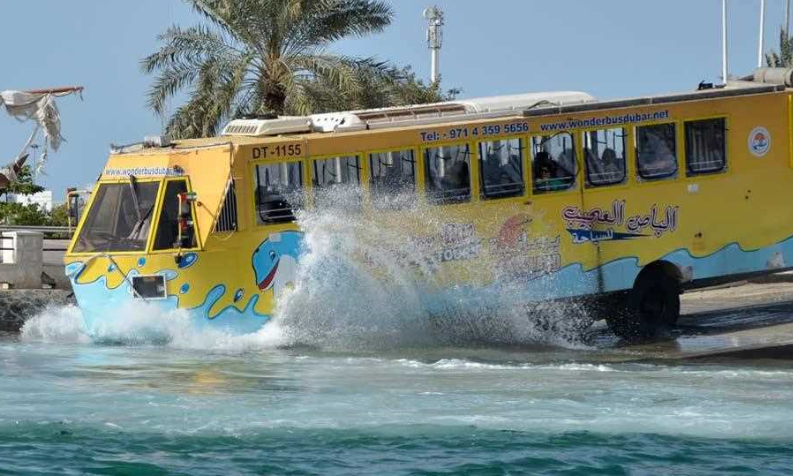 یک ماجراجویی مهیج در خشکی و دریا با اتوبوس دبی