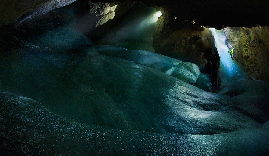 غار یخی آلبرتای کانادا